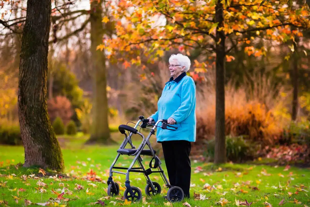 déambulateur à 4 roues, mobilité seniors